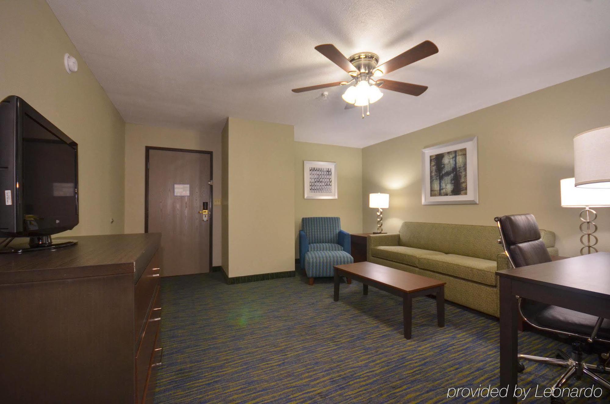 Holiday Inn Express & Suites Fayetteville University Of Arkansas Area By Ihg Esterno foto