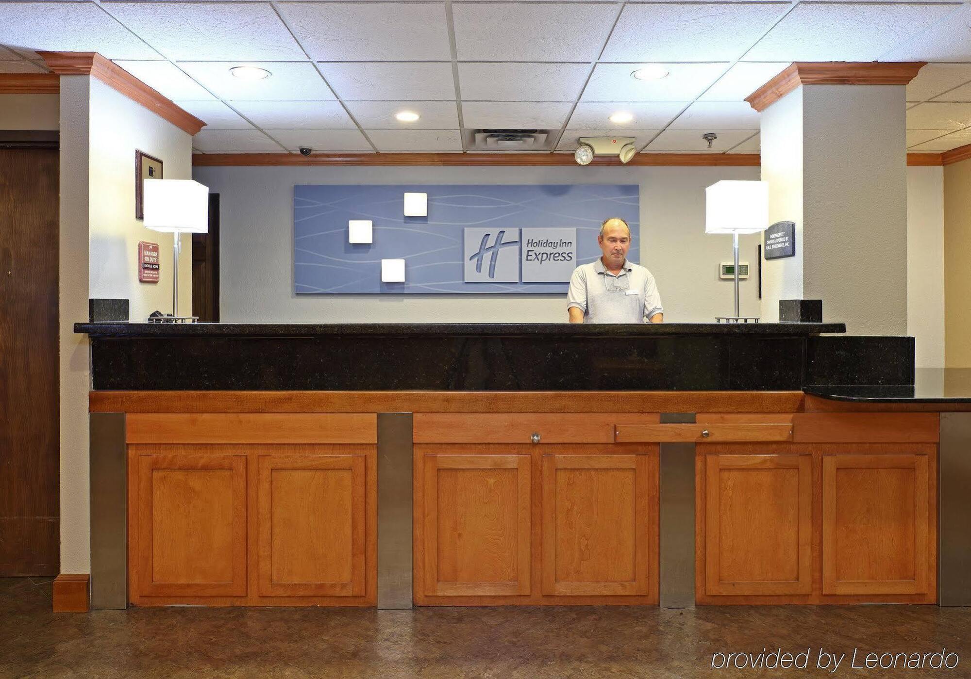 Holiday Inn Express & Suites Fayetteville University Of Arkansas Area By Ihg Esterno foto